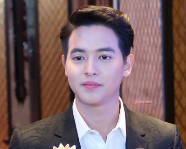 hoang-tu-nu-cuoi-james-jirayu-thua-nhan-da-co-ban-gai-tu-lau 6
